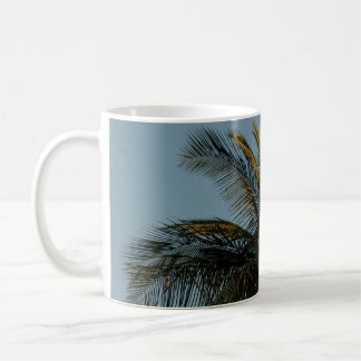 Tall coconut träd kaffemugg