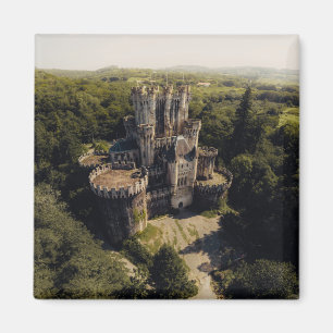 Tall Grått Stone Castle in Grönt Overproduction Sk Magnet
