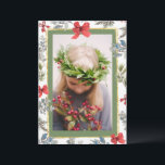 Tallbarhetsgrönska Vattenfärg Foto Guld Ram Julkort<br><div class="desc">Vacker vattenfärgstall och blandade grönska för högtidsperioden. Lägg till ditt favoritfoto på framsidan och skapa din egen högtidshälsning på baksidan med ditt namn sist. Bara en underbar presentation för din familj och vänner.</div>