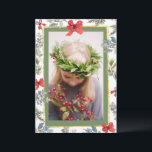 Tallbarrsgrönska Vattenfärg Foto Guld Ram Julkort<br><div class="desc">Vacker vattenfärg med tall och blandad grönska för högtidsperioden. Lägg till ditt favoritfoto på framsidan och skapa din egen högtidshälsning på baksidan med ditt namn längst ner. En underbar present till din familj och vänner.</div>