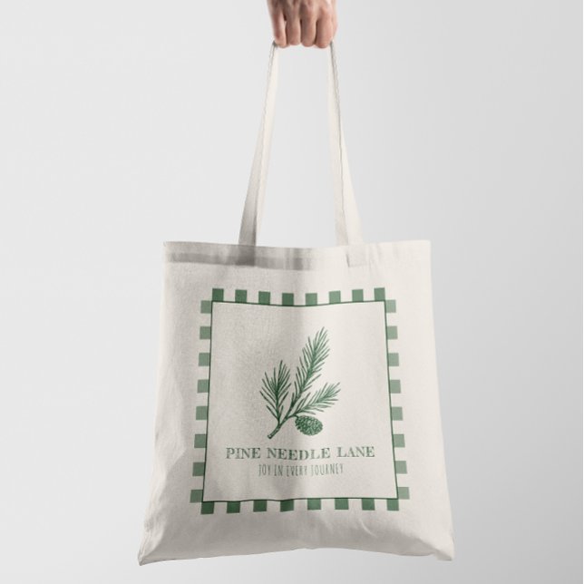 Tallrik med tallbarrsmotiv och gingham-kant tygkasse (Skapare uppladdad)