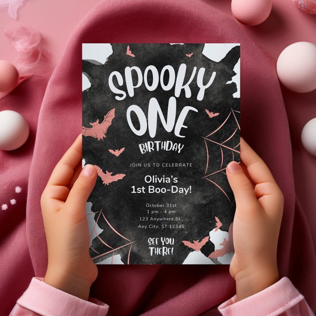 Taloky en inbjudan Halloween Birthday Rosa Fladder (Spooky One Invitation Halloween Birthday Template,EDITABLE Black Pink Cute Bats First Birthday Invit)
