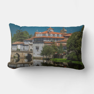 Tamegas flodpark, chaves stad, portugal lumbarkudde
