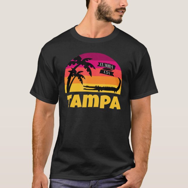 Tampa Florida Retro Sunset And Alligator T Shirt (Framsida)