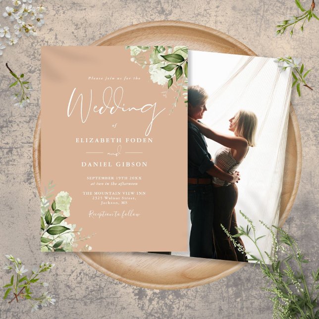 Tan Elegant Grönska Blommig Foto Bröllop  Inbjudningar (Tan Elegant Greenery Floral Photo Wedding Invitation)