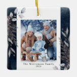Tan & Grått Winter Foliage Photo jul Blue Julgransprydnad Keramik<br><div class="desc">Den här fotojulprydnaden mutade vintern blad med grått och vattenfärg på mörk blått bakgrund. Anpassa den här elegantens julprydnad med ditt familjefoto.</div>