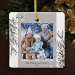Tan & Grått Winter Foliage Photo jul Julgransprydnad Keramik<br><div class="desc">Den här fotojulens prydnadsföremål muterade vinter-lövblad med grått och vattenfärg. Anpassa den här elegantens julprydnad med ditt familjefoto.</div>