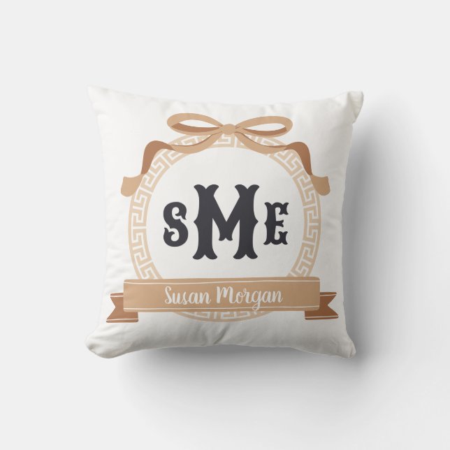 Tan Grekisk Nyckel Båge Monogram Kudde (Framsida)