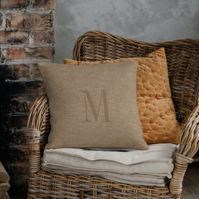Tan Linen Struktur Monogram Kudde (Skapare uppladdad)