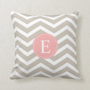 Tan Peach Rosa Chevron Monogram Kudde