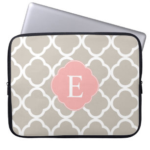 Tan Peach Rosa Quatrefoil Monogram Laptop Fodral