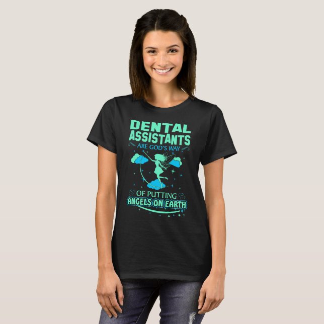 Tand- assistenter är gudänglar på jordtshirten tee shirt (Hel framsida)
