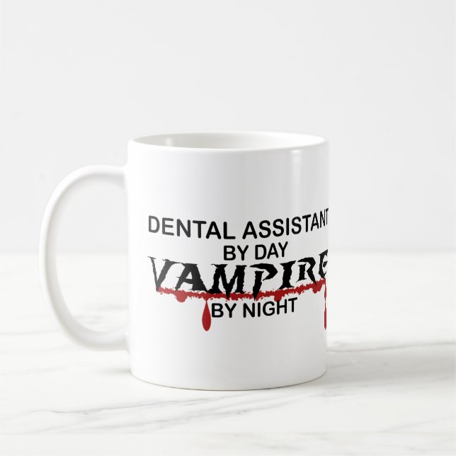 Tand- assistentvampyr vid natt kaffemugg (Vänster)