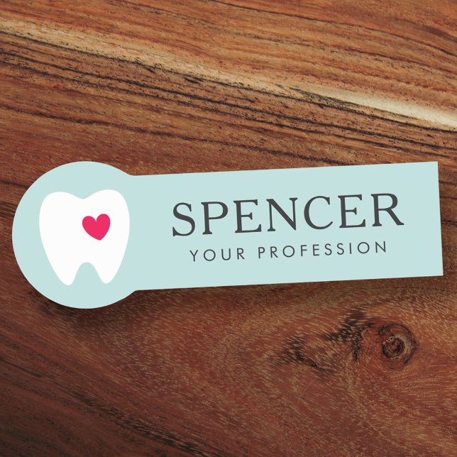 Tand med hjärtakvasblått tandläkarklinik namnbricka (Skapare uppladdad)