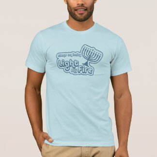 Tända mitt avfyrar t-shirt