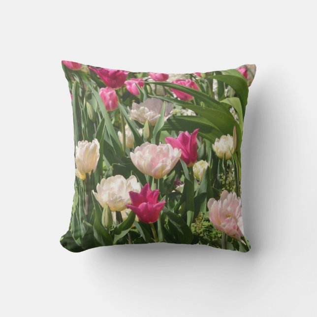 tända och mörk rosa tulpanthrowpillow utomhuskudde (Framsida)