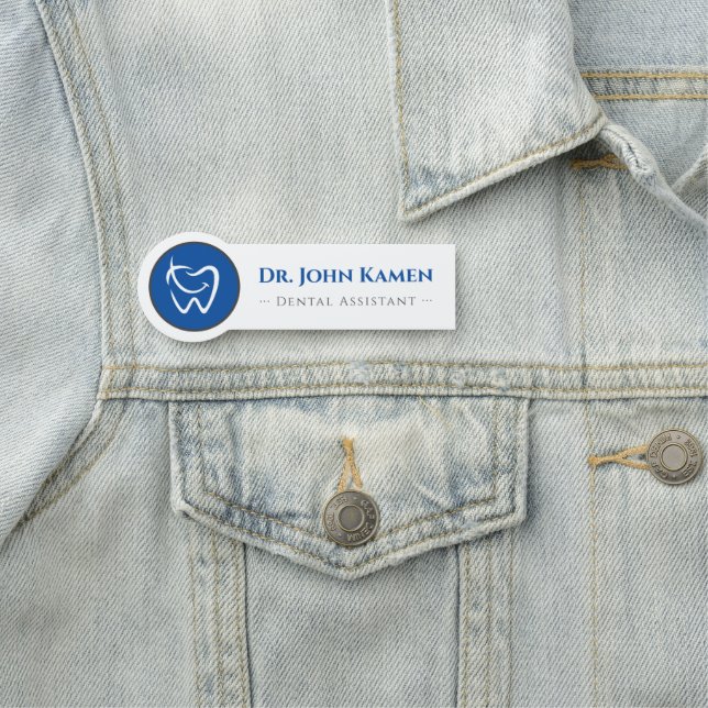 Tandassistent | Tionde Logotypen Namnbricka (På plats)