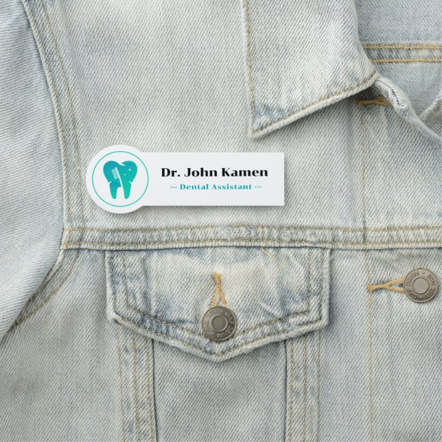 Tandassistent | Tionde Logotypen Namnbricka (På plats)