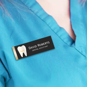Tandassistent vid leende Toth Black Guld-dentist Namnbricka
