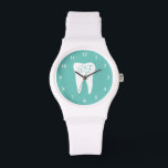 Tandklocka för tandläkare eller annan assistent armbandsur<br><div class="desc">Tandklocka för tandläkare eller assistent. Personligens vaktklocka med namn initialer. Elegant Fågelpresentidé för tandkontorsarbetare,  tandvård-praktik,  tandassistent,  munhygien,  ortodontist,  medarbetare,  kollega,  vän,  barn osv.</div>