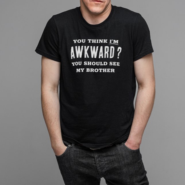 Tänka att jag är rädd att se min broder funny t shirt (You think I'm awkward? You should see my brother. A funny tshirt that makes a great gag gift,)