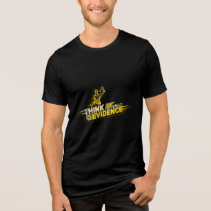 Tänka av kriminaltekniska undersökningar som visar t shirt