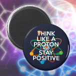 TÄNKA SOM ETT PROTON OCH STÄNG POSITIV MAGNET<br><div class="desc">Det är aldrig lätt att stanna kvar om du inte tänkor som ett proton och då förblir du alltid positiv.  de bra nyheterna. En vetenskapligt inspirerad utformning av coola,  trendig och roligt. Designad av Thisisnotme©</div>