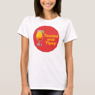Tannad och tipsy Typography Roligt Cocktail T Shirt