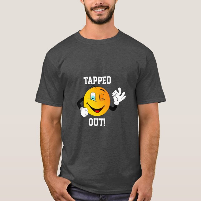 "Tappat ut!" Winking Emoji Tecknad T-Shirt (Framsida)