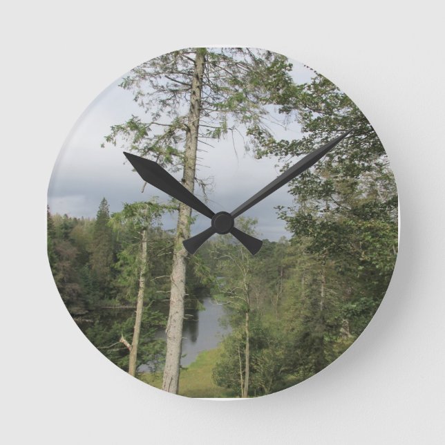Tarn Hows Träd Rund Klocka (Framsida)