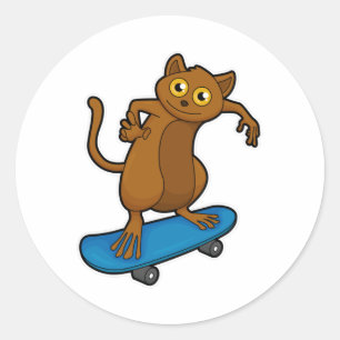 Tarsier som Skater med Skateboard Runt Klistermärke