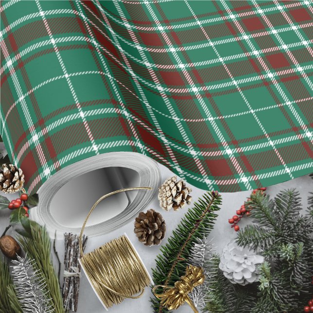 Tartan - Grönt White och Russet Red Presentpapper (Tartan - Green White and Russet Red Wrapping Paper by Leapfroglisics Shop)