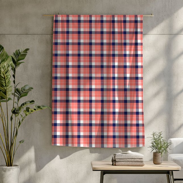Tartan Play Blanket i Coral and Navy Hues Fleecefilt (Tartan Plaid Blanket in Coral and Navy Hues)