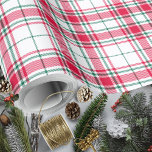 Tartan - vit röd och Grönt Presentpapper<br><div class="desc">Tartan på benvita,  röda och grönt. Andra tillgängliga färgrutor. Jag har också detta koncept i en uppsättning identiska lakan och en annan uppsättning med två andra dominerande färg. S1</div>