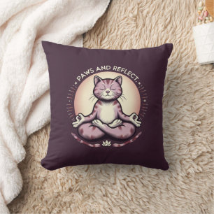 Tassar och reflektera Zen Meditating Cat Cushion P Kudde