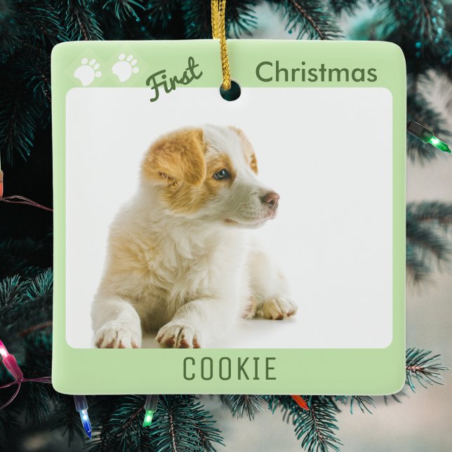Tassavtrycken hund First jul Pet Puppy Photo Julgransprydnad Keramik (A custom ornament to celebrate puppy's first Christmas, with photo, puppy's name and message on back)