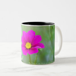Tasse mit Cosmea-Blüte und Psalm Två-Tonad Mugg