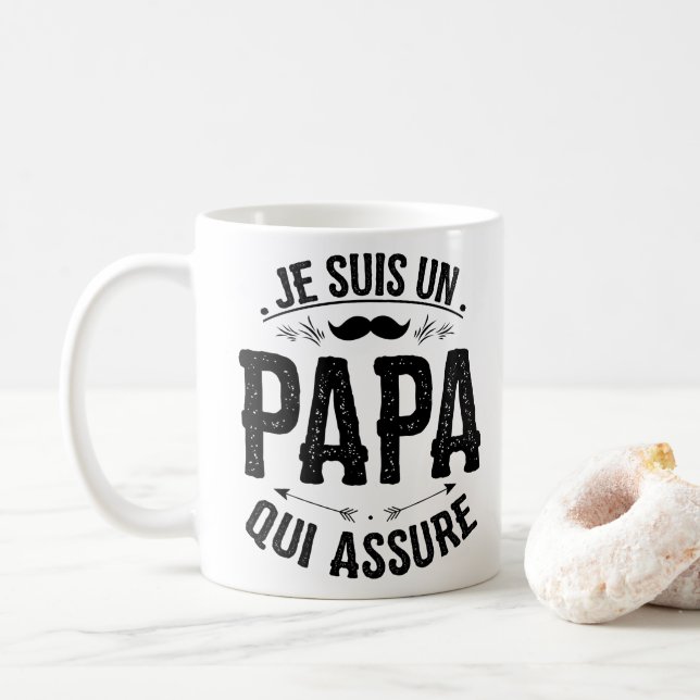 Tasse / Mug Fête des Pères - un Papa qui Assure Kaffemugg (Med munk)