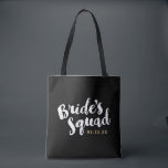Tatecken på Brides kvadratPersonlig Brudens sida Tygkasse<br><div class="desc">Anpassningsbar brudens sida tote bags med "Torgrafik" i snyggtens penselskript. Anpassa den med bröllop-datum,  bröllop-hashtagg,  namn eller annan anpassningsbar. Chicen trellis skriver ut på baksidan. Perfektens gåva till brud,  brudgumm och bröllopsfest!</div>