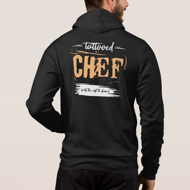 Tattoed Chef skämmer ut resten. Gift Idea. T Shirt (Baksida)