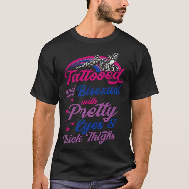 Tattoed och bisexual med Söt Ögon och tjock t T Shirt (Framsida)