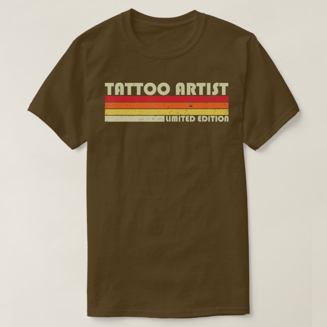 TATTOO ARTIST FUNNY YRKESYRKESBILD T SHIRT (Design framsida)