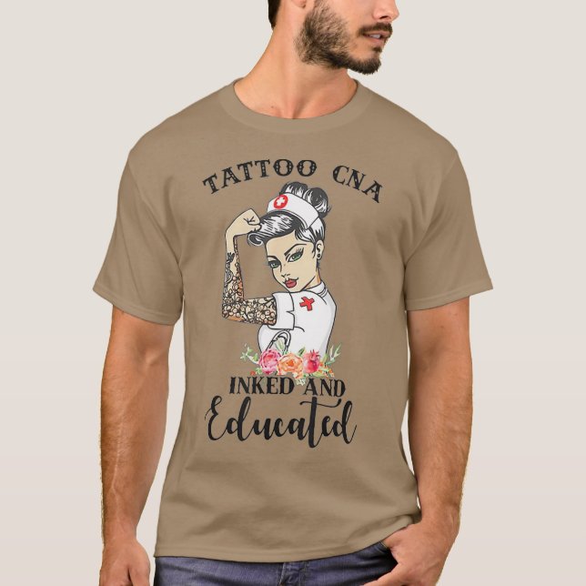 Tattoo CNA Inked and Educated Strong Woman Nurse T Shirt (Framsida)