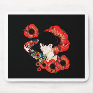 Tattoo-indickad flicka bland vallmoblommor Art av Musmatta