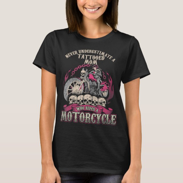 Tattoo Mamma Biker underskatta aldrig motorcykel T Shirt (Framsida)