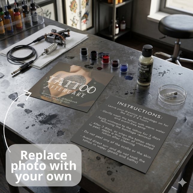 Tattoo Professional Photo Aftercare Instructions Fyrkantigt Visitkort (Tattoo Professional Photo Aftercare Instructions Square Business Card)