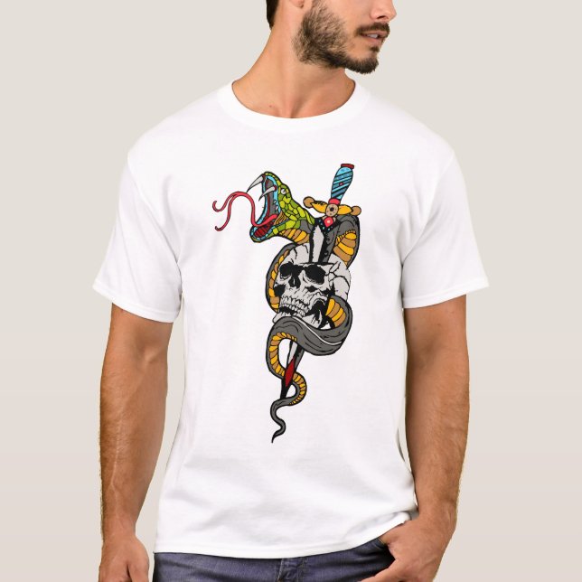 tattoo tete de mort serpent crane transperce dague t shirt (Framsida)