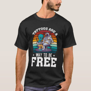 Tattoos är ett sätt att få gratis prat på Älskare T Shirt
