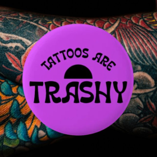 Tattoos är Trashy Funny Sarcastic Button Knapp (Skapare uppladdad)