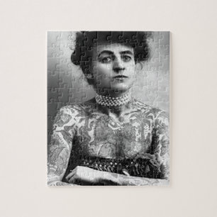 Tatuerad dam - kvinna med tatueringar - vintage pussel